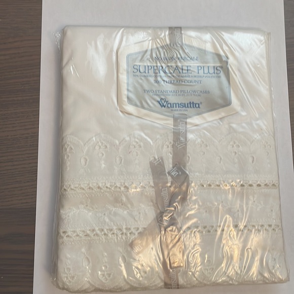 NEW Wamsutta two standard pillowcases. No iron percale. 50% cotton-50%polyester. - Picture 7 of 8